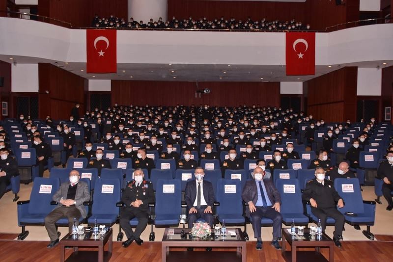 gazi universitesi rektoru prof dr musa yildiz in turkistan dan anadolu ya uzanan mana alemi hoca ahmet yesevi konulu konferansi