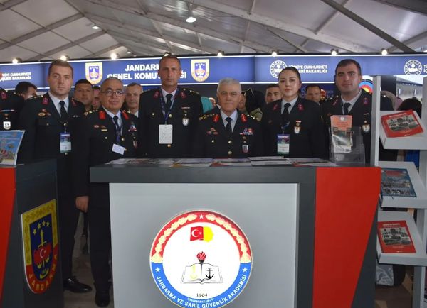 Teknofest'in İlk Gününde JSGA standımızı Jandarma Genel Komutanımız Orgeneral Arif ÇETİN Ziyaret Etmiştir
