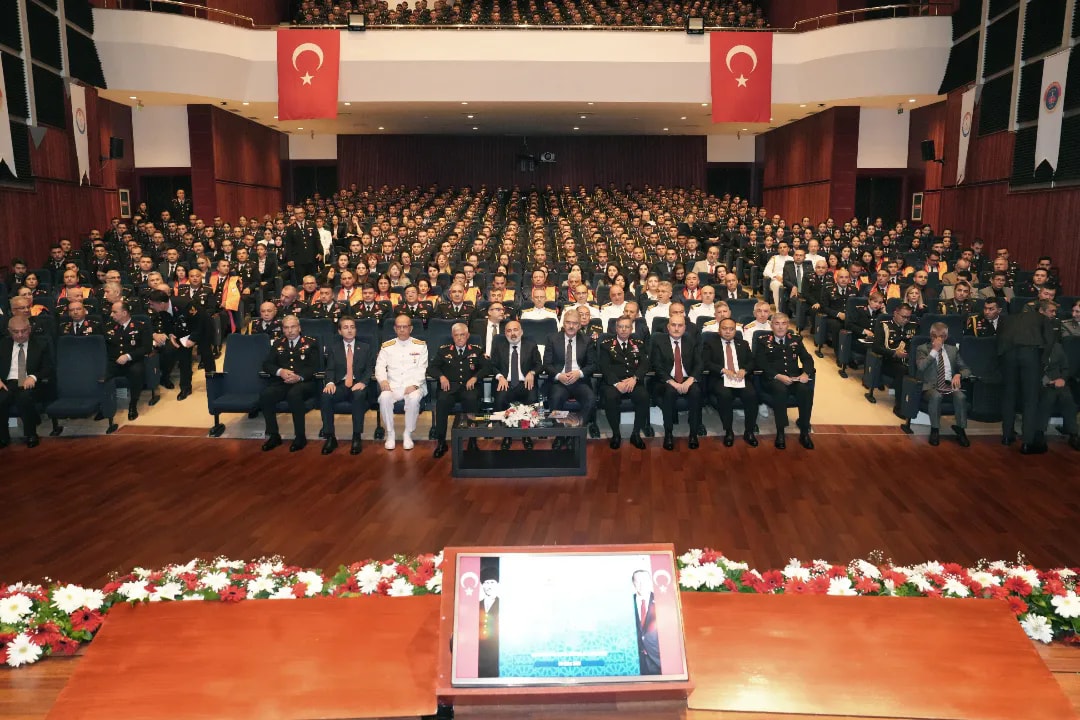 “2023-2024 Akademik Yılı Açılış Töreni” 03 Ekim 2023 Tarihinde Jandarma ve Sahil Güvenlik Akademisi Başkanlığı Kültür Sitesi’nde Gerçekleştirilmiştir